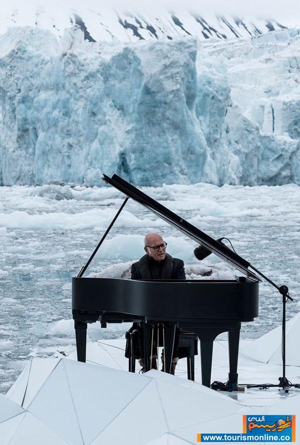 تصاویر | پیانو نوازی روی یخ‌های شناور قطب شمال