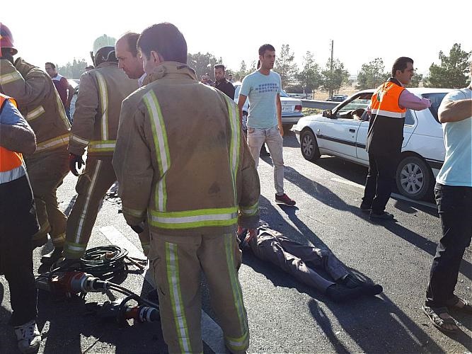 تصاویر | تصادف شدید آزادراه تهران-قم که ۳ کشته و ۶ زخمی برجای گذاشت