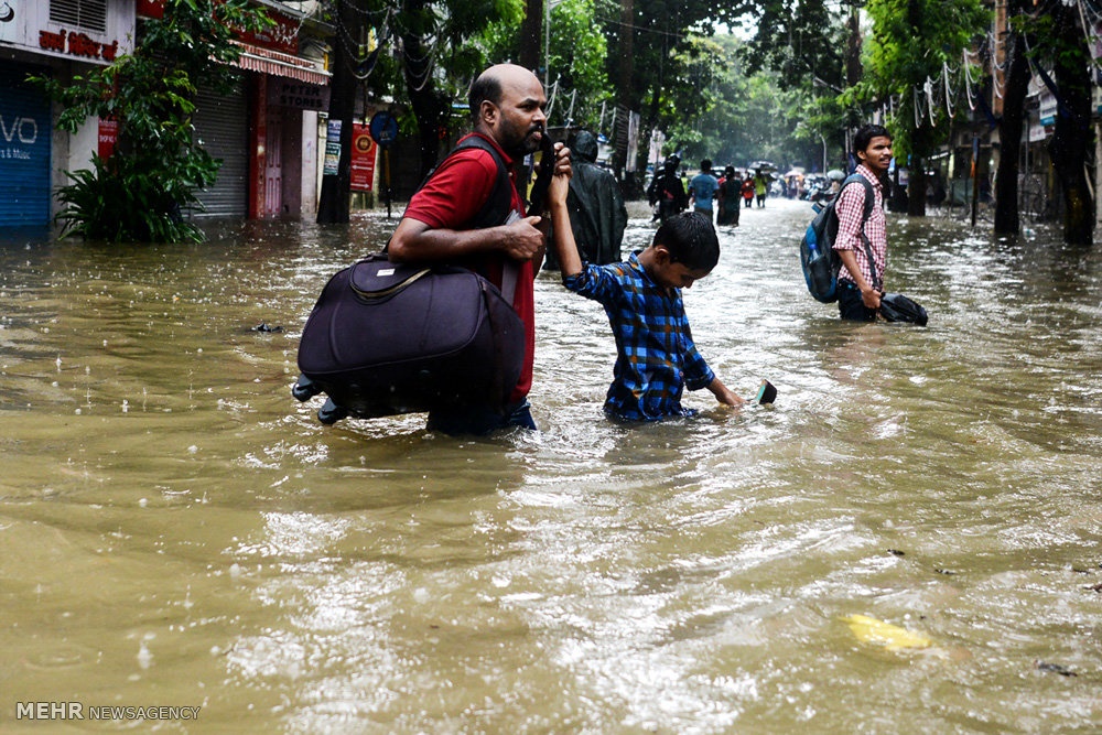 تصاویر | باران و سیل بی‌سابقه بمبئی، قطب مالی هند را فلج کرد