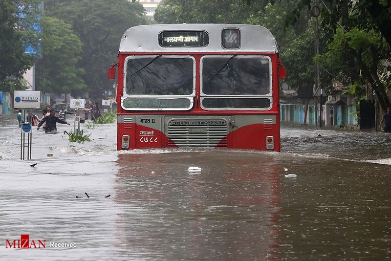 تصاویر | باران و سیل بی‌سابقه بمبئی، قطب مالی هند را فلج کرد