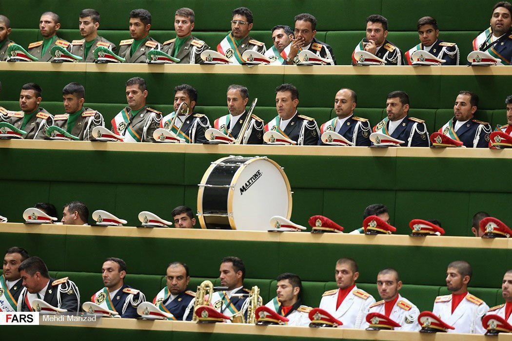 عکس | گروه مارش مستقر در مجلس، که سرود ملی را نواخت