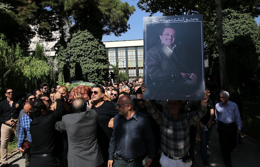وداع آخر با خاطره‌ساز ناشناس/ مراسمی با حضور بزرگان موسیقی ایران؛ از شهرام ناظری تا محمد اصفهانی