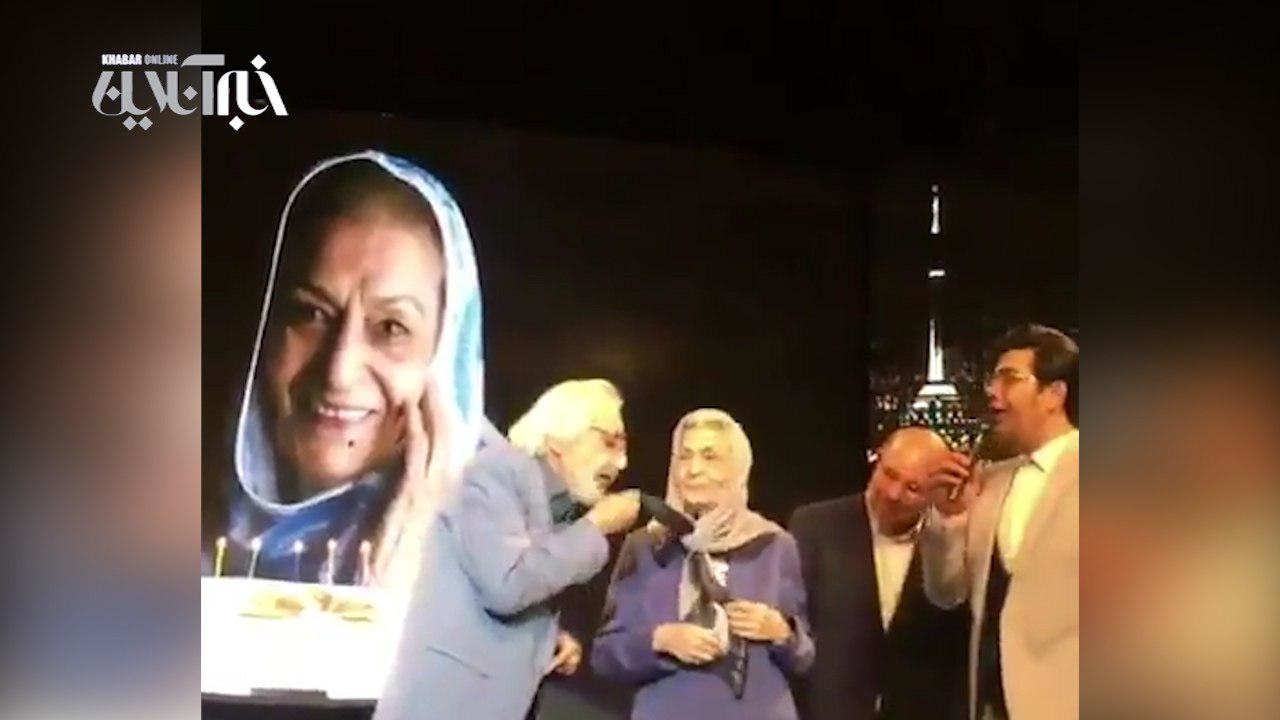 فیلم | احترام ویژه جمشید مشایخی به ژاله علو در تولد ٩٠ سالگیش