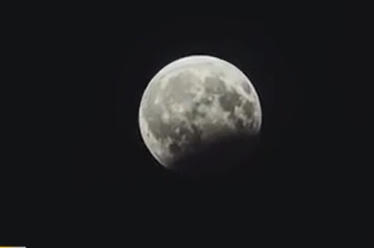 فیلم | تایم‌لپس تماشایی از ماه‌گرفتگی شب گذشته در تهران