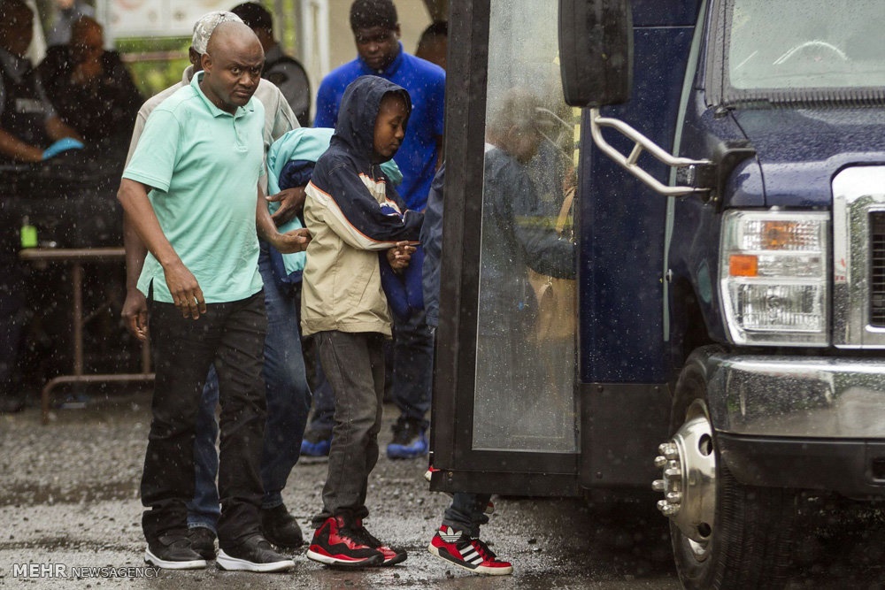 تصاویر | فرار مهاجران از آمریکا‎ با پای پیاده
