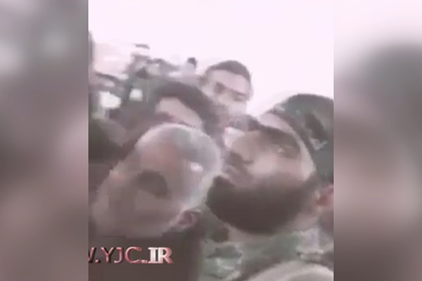 فیلم | شوخی رزمنده آبادانی با سردار سلیمانی