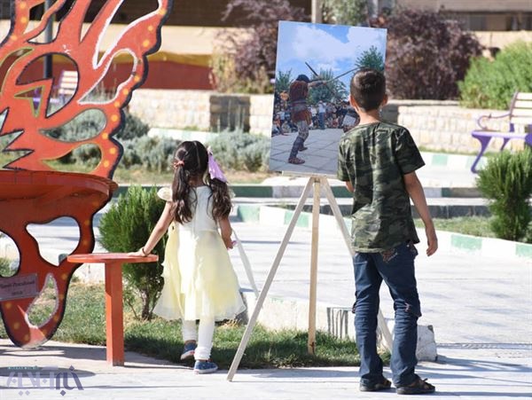 برپایی نمایشگاه عکس در حاشیه جشنواره بین المللی تئاتر خیابانی مریوان