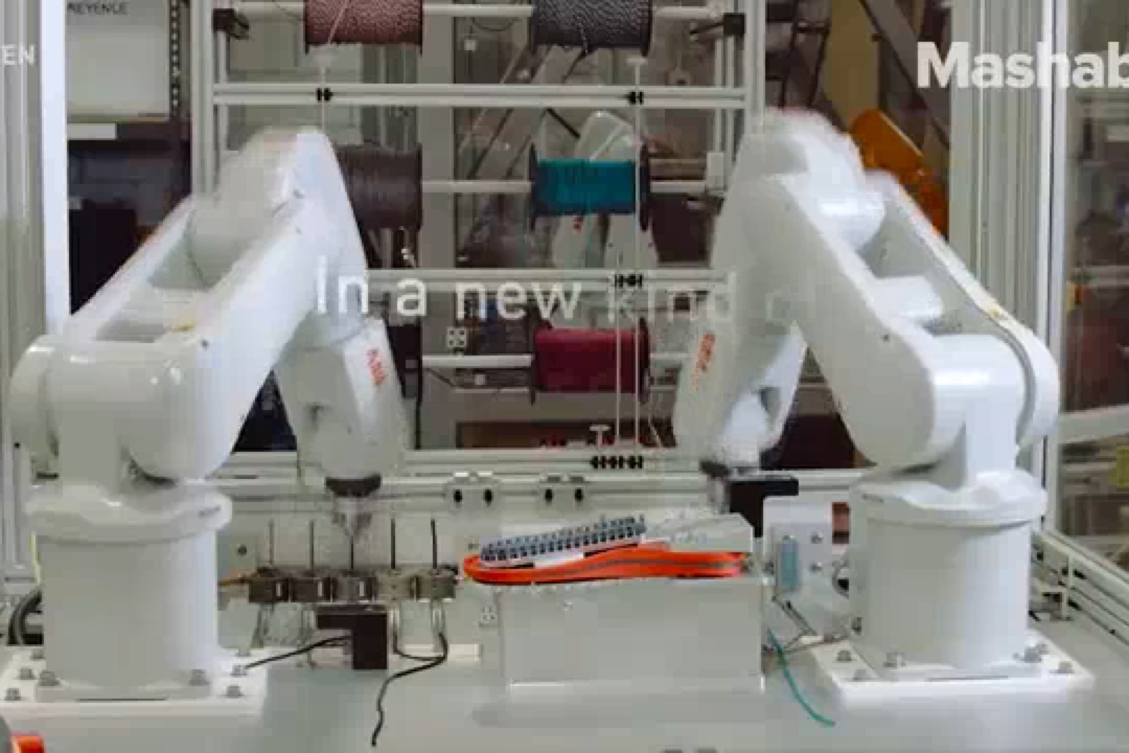 فیلم | رباتی که در ۶ دقیقه یک کفش می‌دوزد