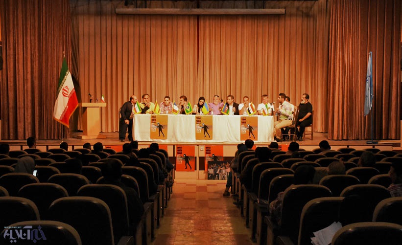 نشست تئاتر ملل، در حاشیه دوازدهمین جشنواره بین المللی تئاتر خیابانی مریوان برگزار شد