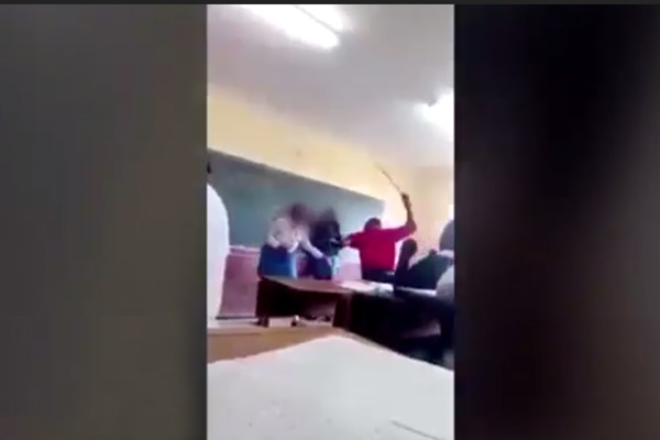 فیلم | ضرب و شتم شدید دانش آموز دختر توسط معلم