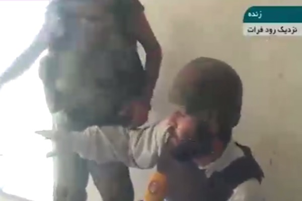 فیلم | این‌جا خط اول مبارزه با داعش است | گلوله از بیخ گوش خبرنگار ایرانی گذشت