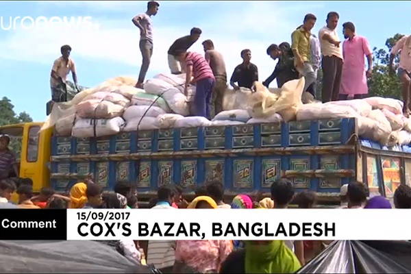 فیلم | توزیع آب و غذا در بنگلادش میان تازه واردان روهینگیا
