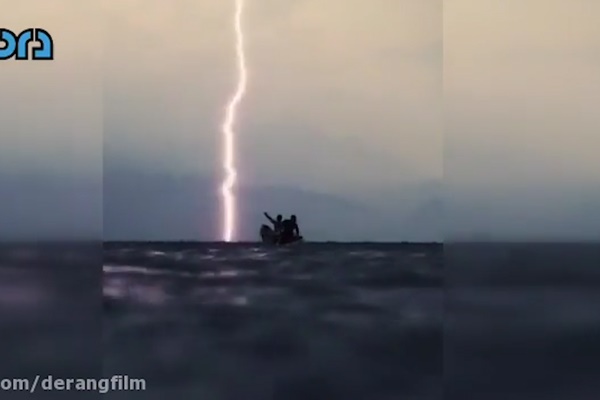 فیلم | ویدئویی که نشنال جئوگرافیک از برخورد صاعقه به دریا منتشر کرد