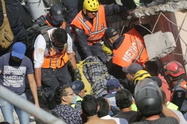 زلزله مکزیک جان ۲۷۳ نفر را گرفت/ جست‌وجو برای بازماندگان زلزله مکزیک سرعت یافته است