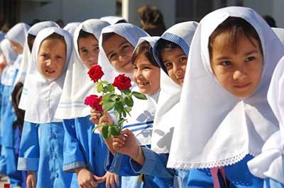 آیین نمادین زنگ بازگشایی مدارس در دبیرستان شهید چمران ارومیه برگزار شد