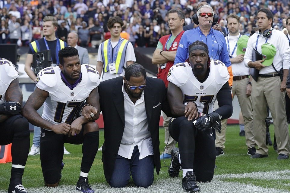 تصاویر | حرکت اعتراضی ورزشکاران سیاه‌پوست در پی توهین ترامپ