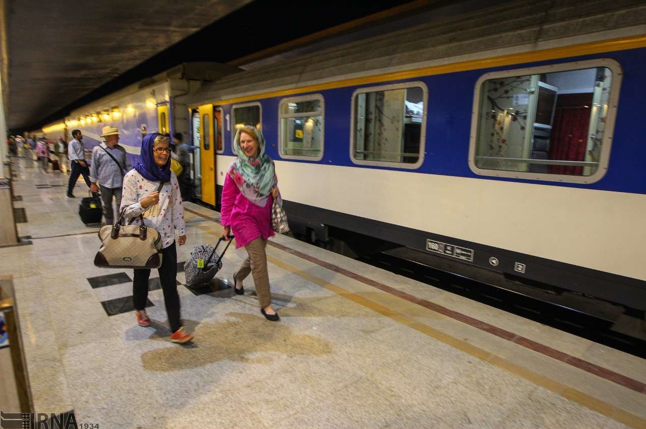 تصاویر | ورود قطار گردشگری به اصفهان