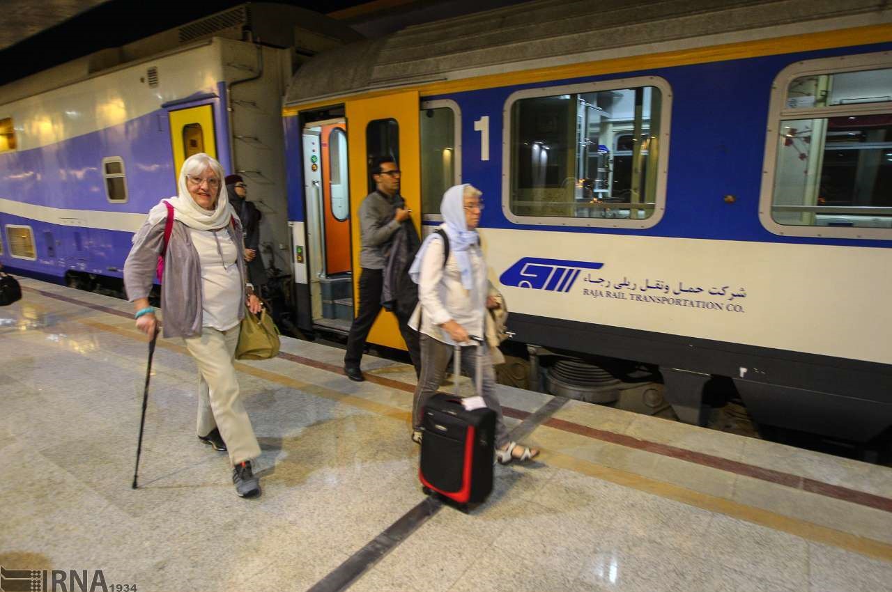 تصاویر | ورود قطار گردشگری به اصفهان