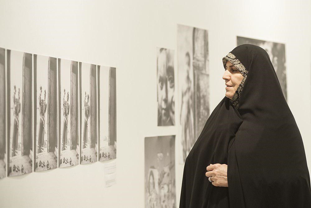 مشاور رییس جمهور پس از دیدار از یک نمایشگاه عکس: زنان و کودکان قربانیان اصلی جنگ‌ها هستند
