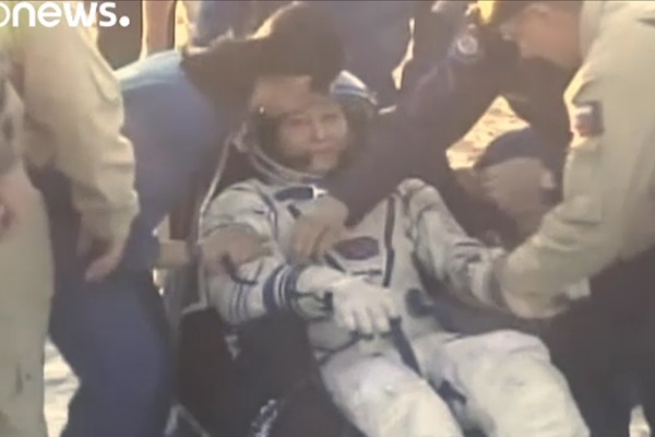 فیلم | بازگشت مسن‌ترین فضانورد زن به زمین بعد از ۲۲۸ روز