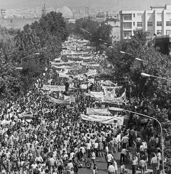 تصاویر | ۳۹ سال پیش؛ راهپیمایی گسترده مردم تهران علیه رژیم پهلوی