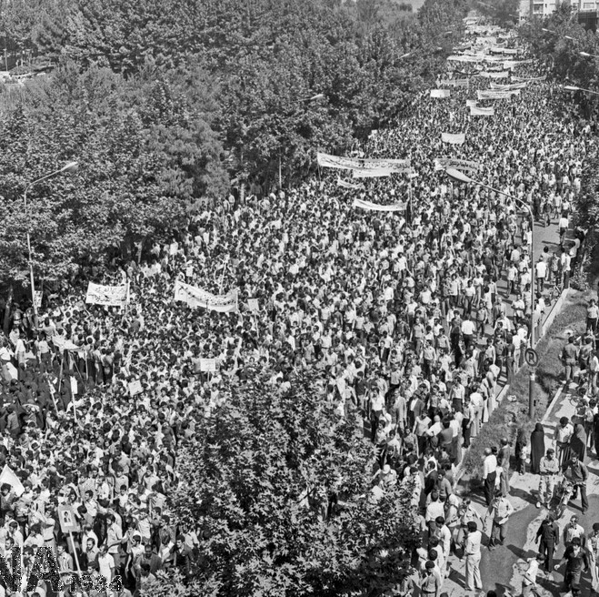 تصاویر | ۳۹ سال پیش؛ راهپیمایی گسترده مردم تهران علیه رژیم پهلوی