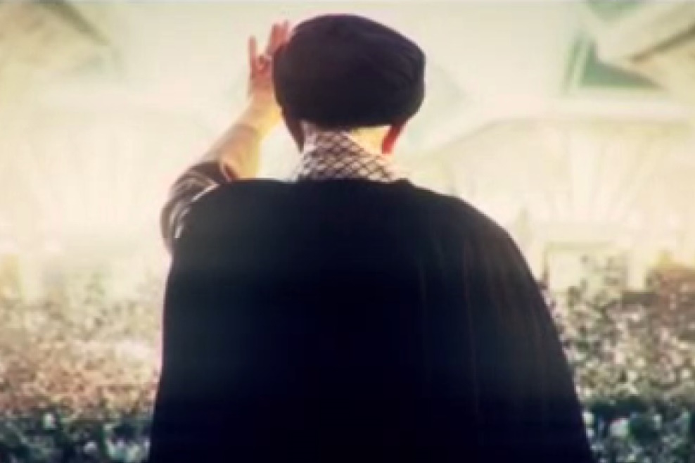 فیلم | رهبرانقلاب: کسی‌که با امام خمینی بیعت می‌کند با پیغمبر بیعت کرده