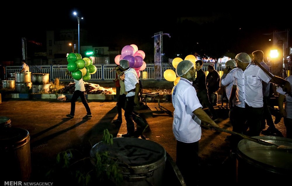 تصاویر | نذری ۱۴هزار نفری اهوازی‌ها در شب عید غدیر