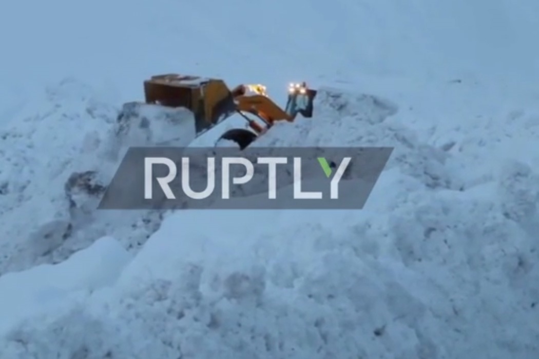 فیلم | دیوار ۲۵۰ متری برف و یخ در مرز ایتالیا و فرانسه 