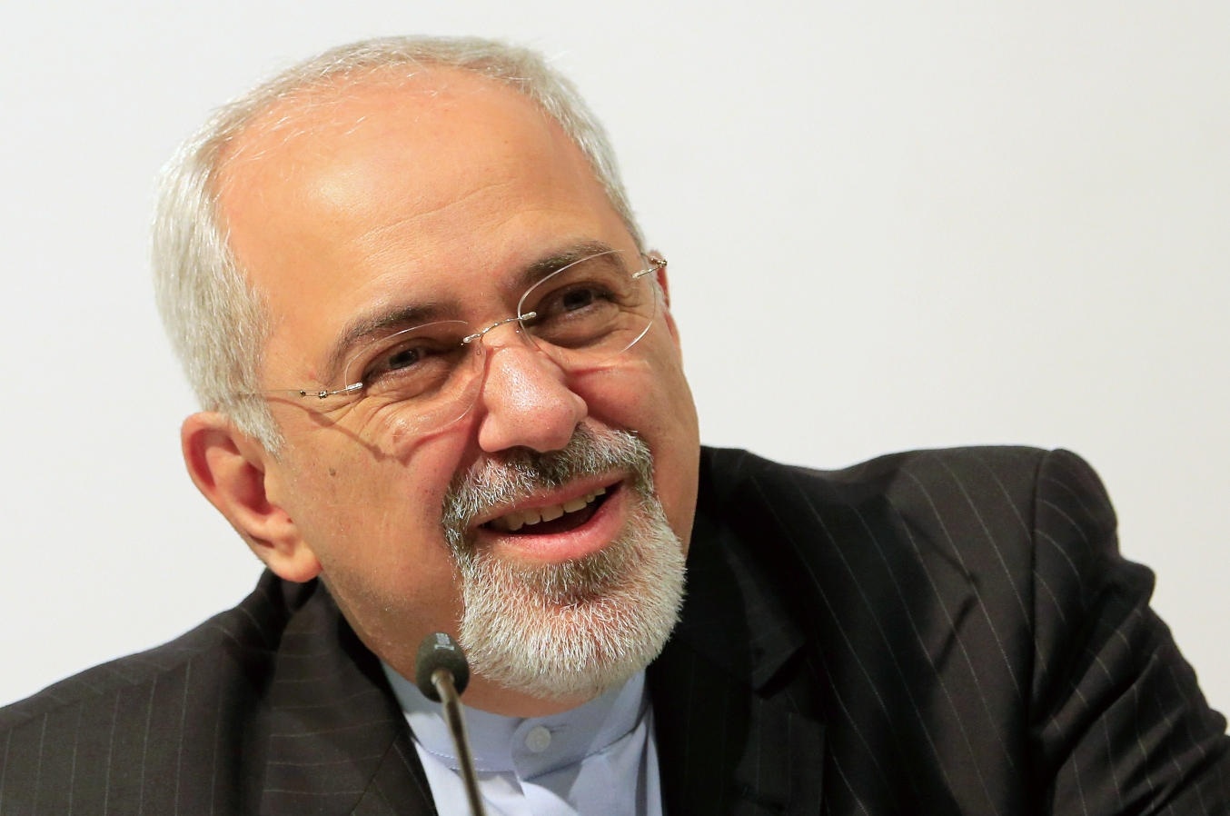واکنش ظریف به نمایش قلابی ترامپ علیه ایران