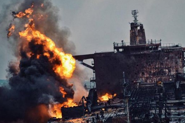 فیلم | چرا نفتکش ایرانی و کشتی چینی هیچ سیگنالی نفرستادند و تصادف کردند؟