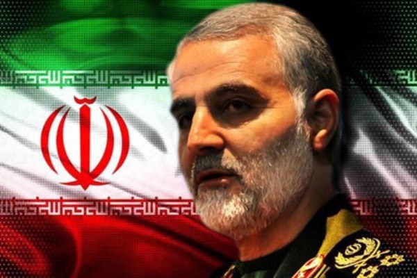 فیلم | واکنش قاسم سلیمانی به آتش‌زدن پرچم ایران در اعتراضات اخیر