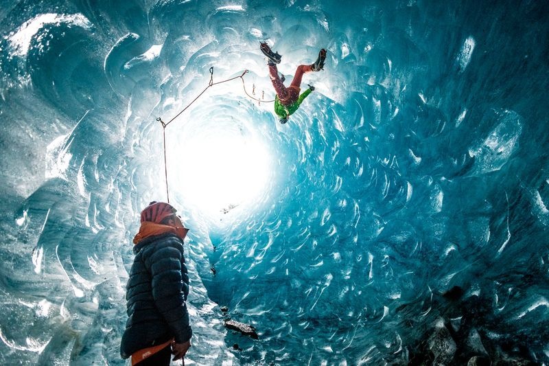 عکس | کوهنوردی در یخچال های طبیعی آلپ در عکس روز نشنال جئوگرافیک