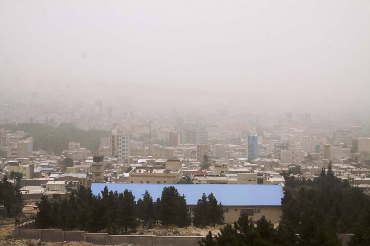 پدیده گرد و غبار در استان اصفهان ادامه دارد