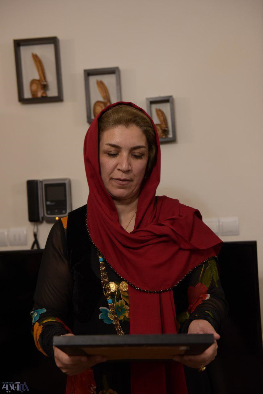 بانوی هنرمند و پیشکسوت عرصه رادیو و تلویزیون کردستان تجلیل شد
