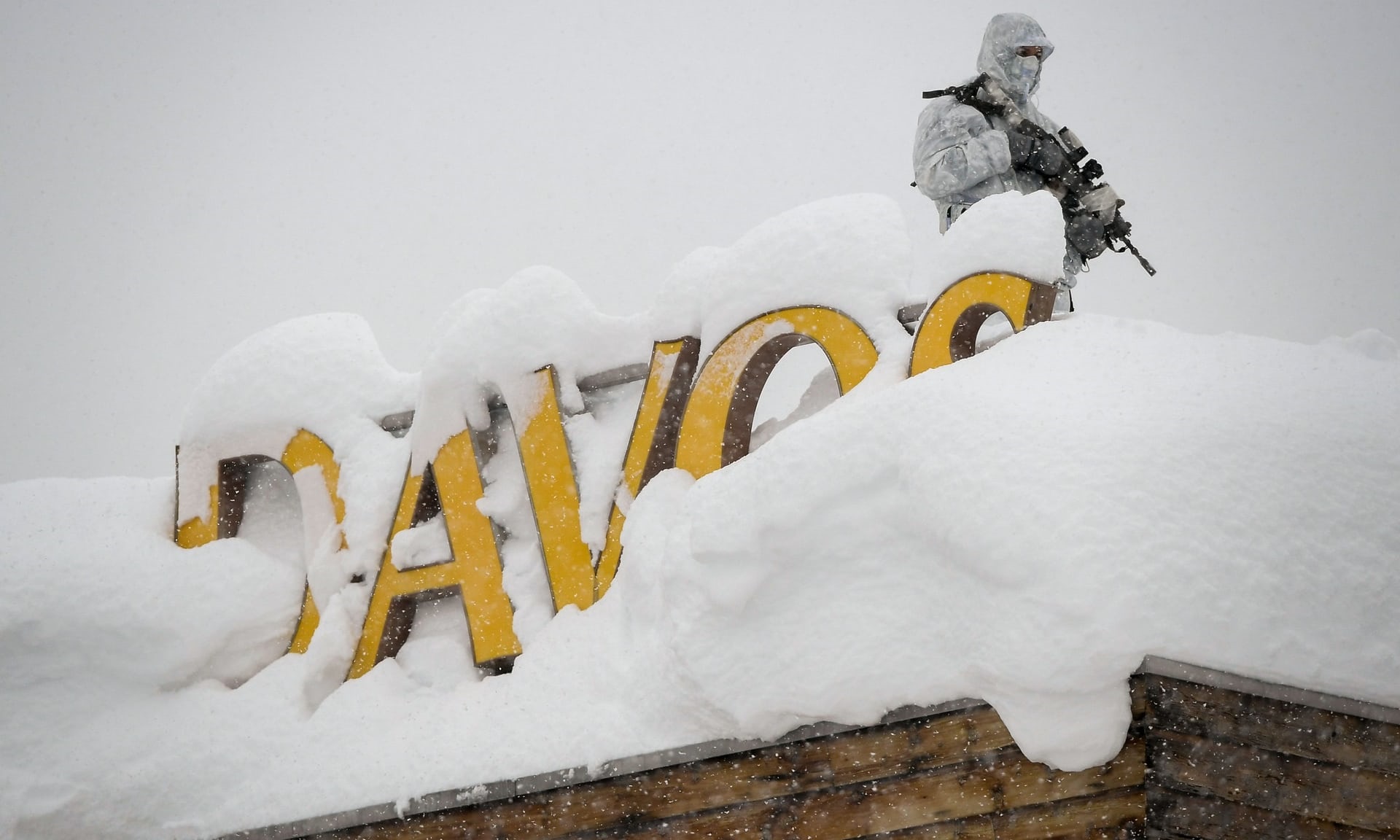 تصاویر | بارش سنگین‌ترین برف ۲۰ سال گذشته در داووس سوئیس