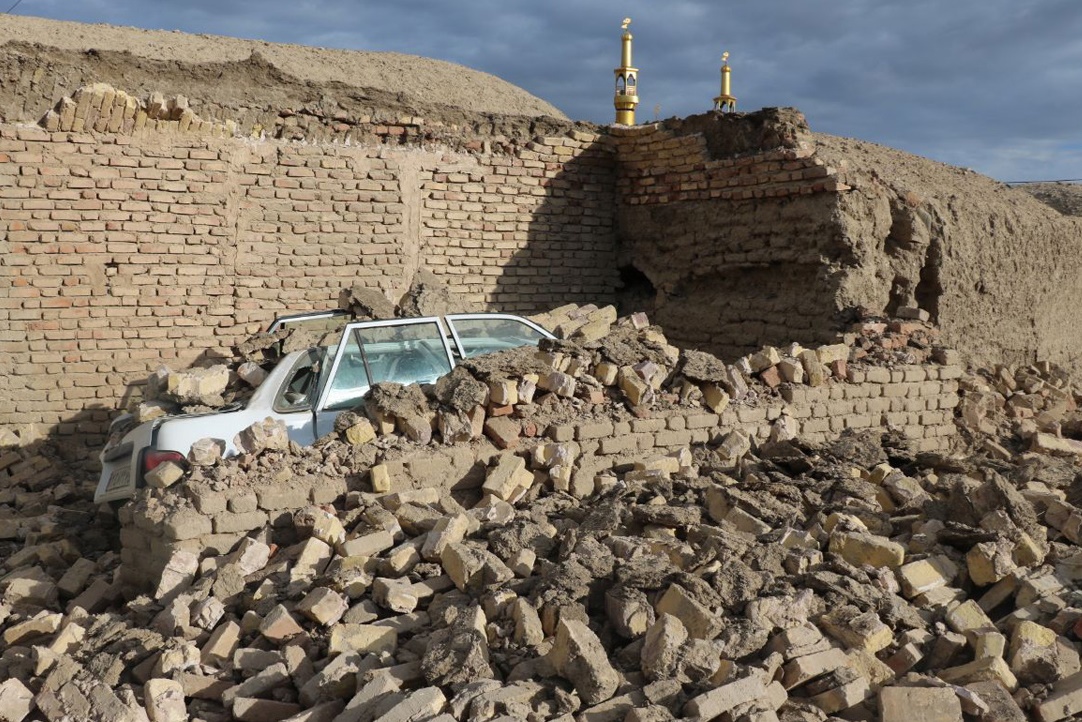 فیلم | سوء‌استفاده از نیاز زلزله‌زده کرمان به کانکس