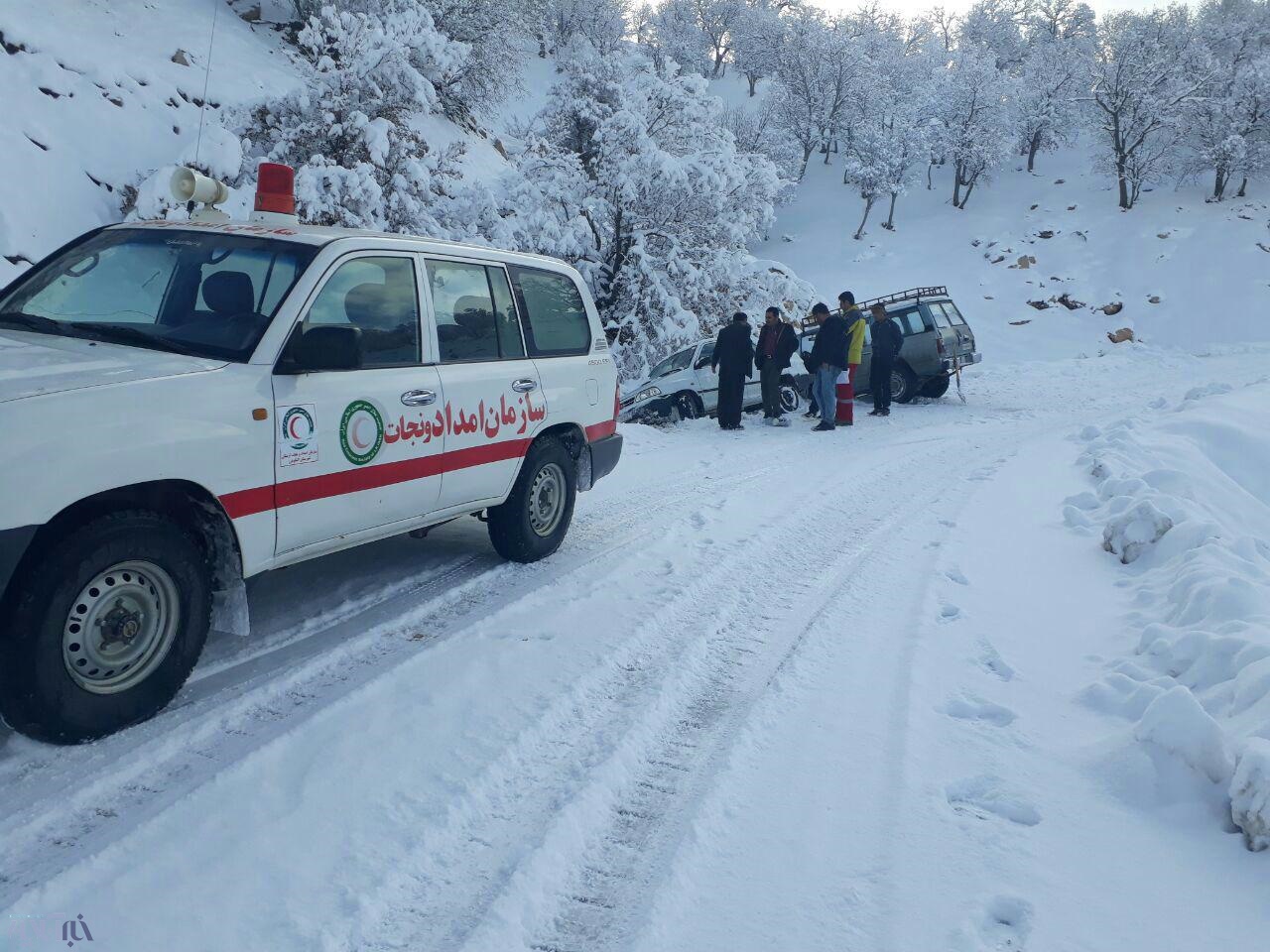 امدادرسانی به ۳۰۶ حادثه دیده در برف و کولاک لرستان