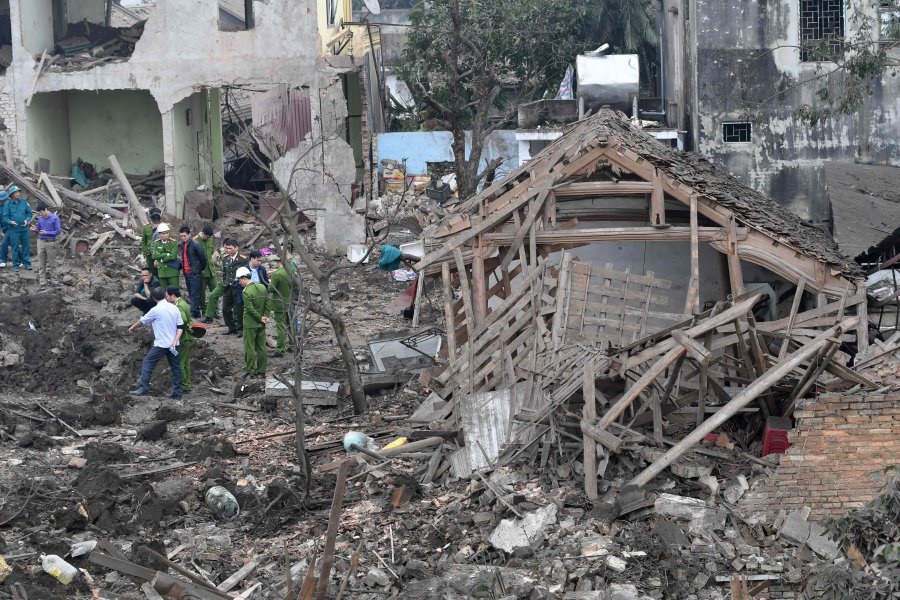 تصاویر | انفجار خانه‌ای در ویتنام | ۲ کودک کشته شدند