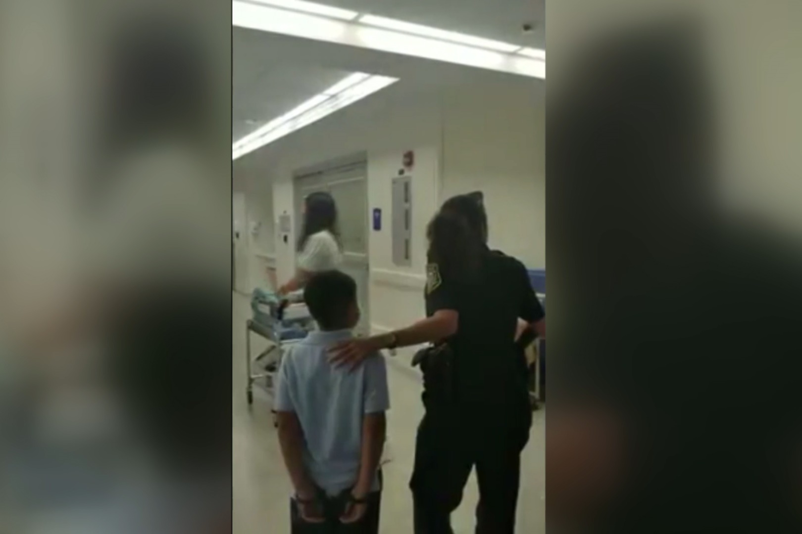 فیلم | دستبند زدن به کودک ۷ ساله به جرم کتک‌زدن معلم!