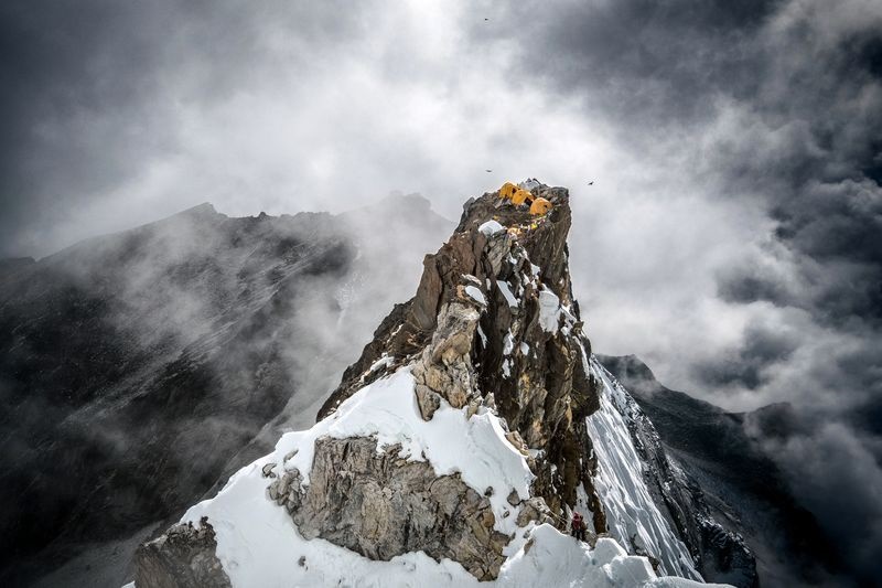 عکس |  چادر زدن در نوک قله در عکس روز نشنال جئوگرافیک