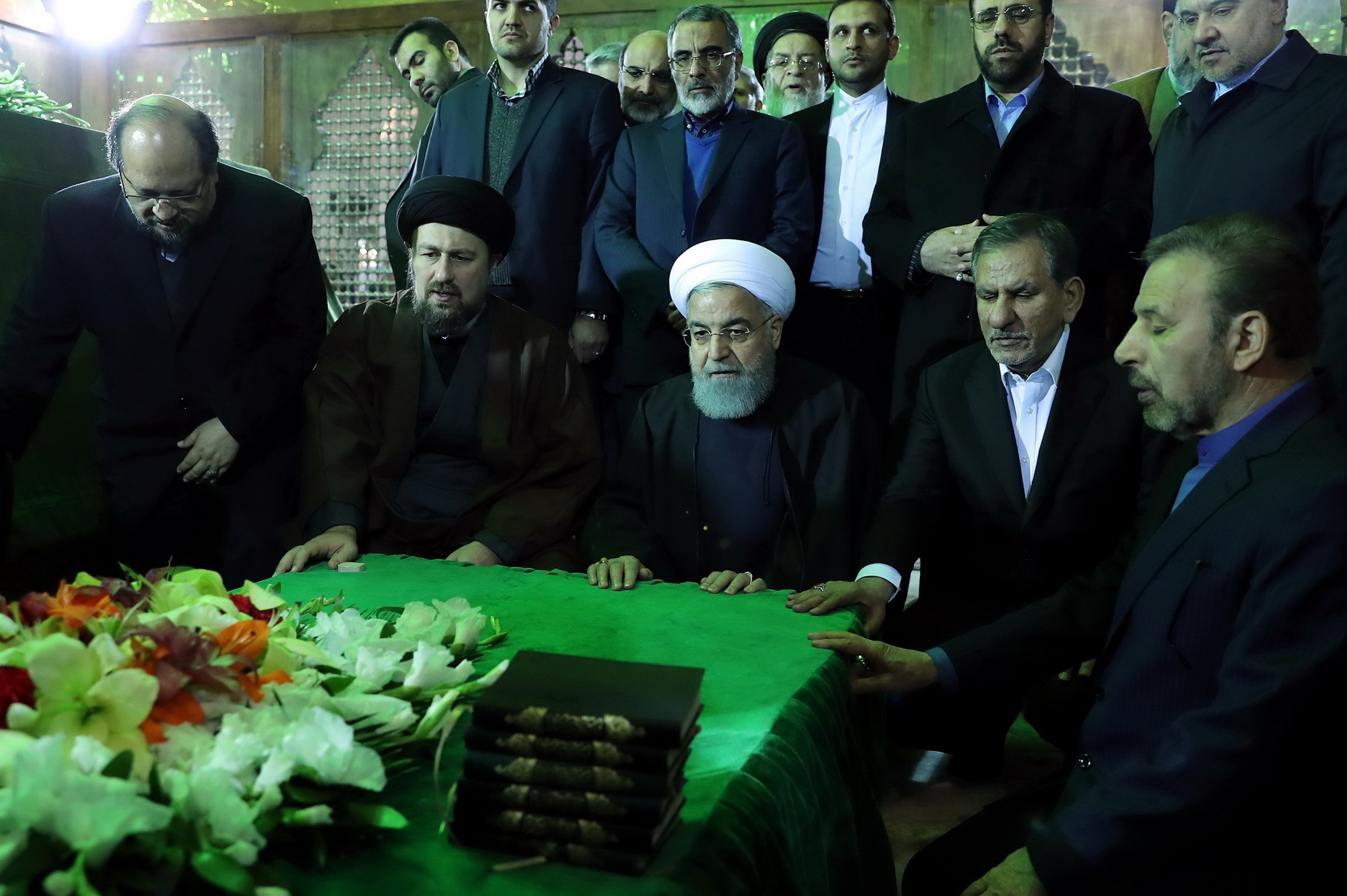 تصاویر | رئیس‌جمهور و اعضای دولت در حرم مطهر امام خمینی(ره)