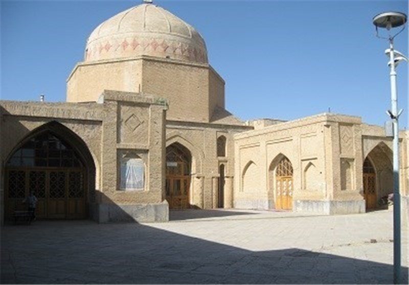 ترک خوردن دیوار مسجد جامع  قدیمی گلپایگان