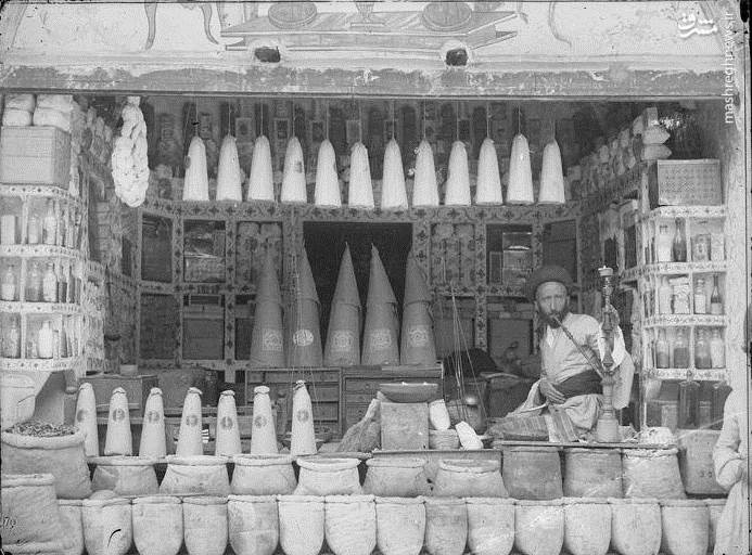 عکس | دکان عطاری در عهد قاجار
