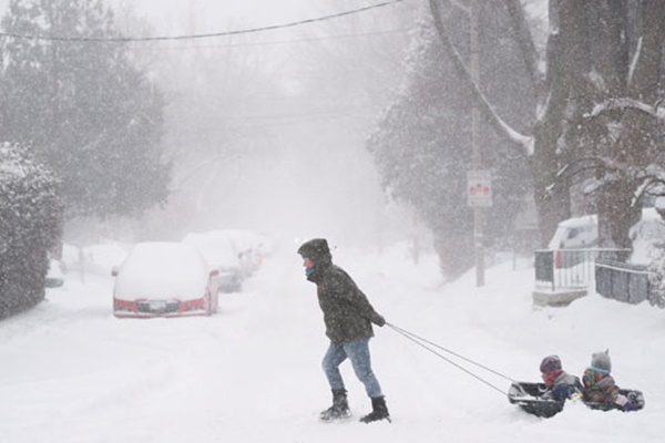 فیلم | شروع برف و طوفان شدید در شهرهای پرجمعیت کانادا 