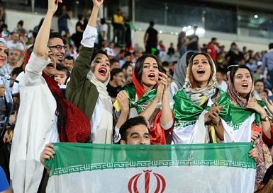 تصویری از حضور زنان در ورزشگاه برای تماشای دربی امروز
