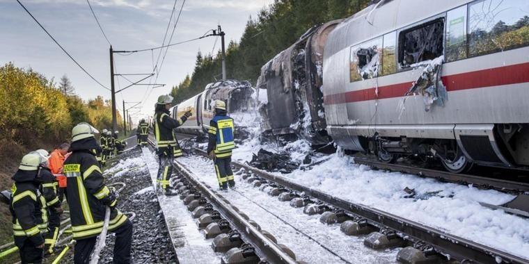 تصاویر | آتش‌سوزی قطار حامل ۵۰۰ مسافر در آلمان