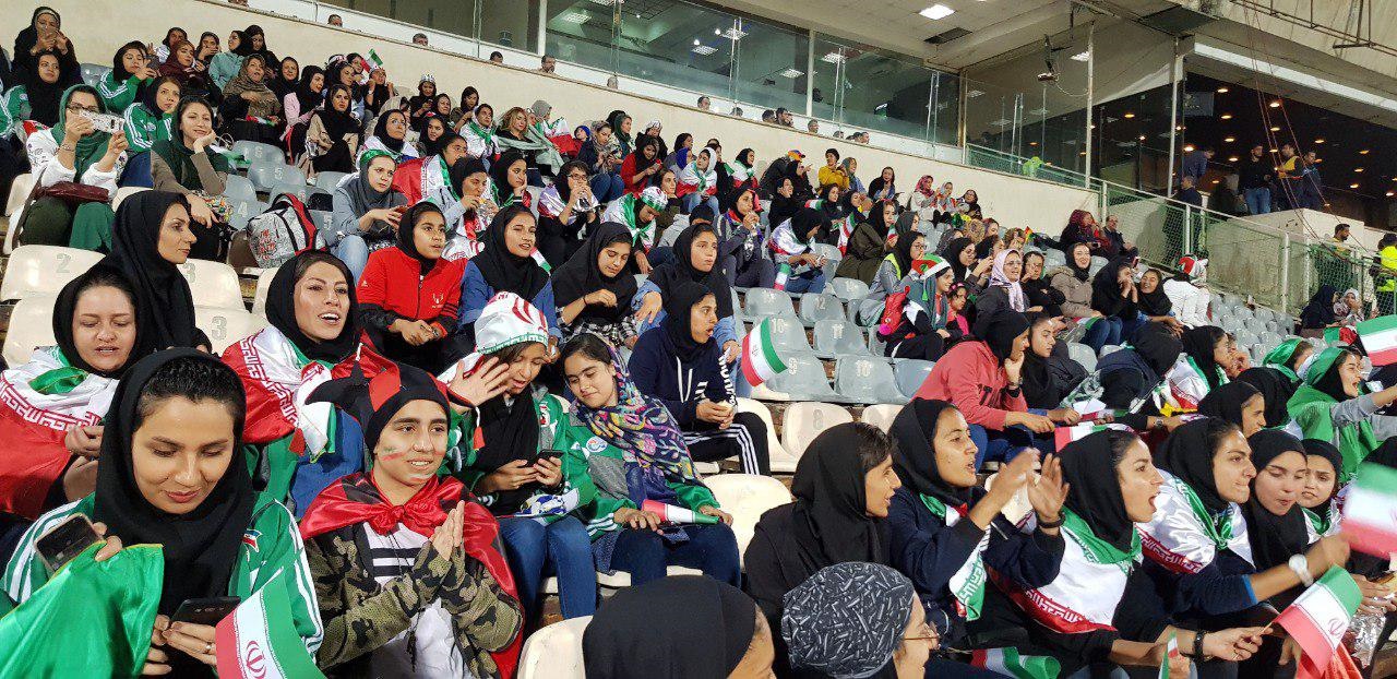 حضور زنان در ورزشگاه آزادی در بازی ایران-بولیوی