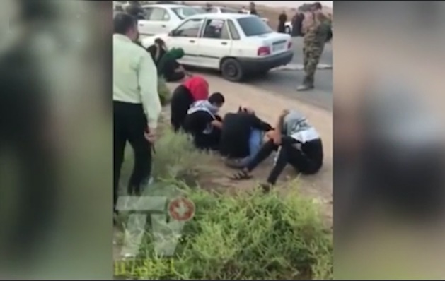 فیلم | از ادامه حواشی خیابانی تا دستگیری ۳ مرد زنانه‌پوش در مسیر اربعین!