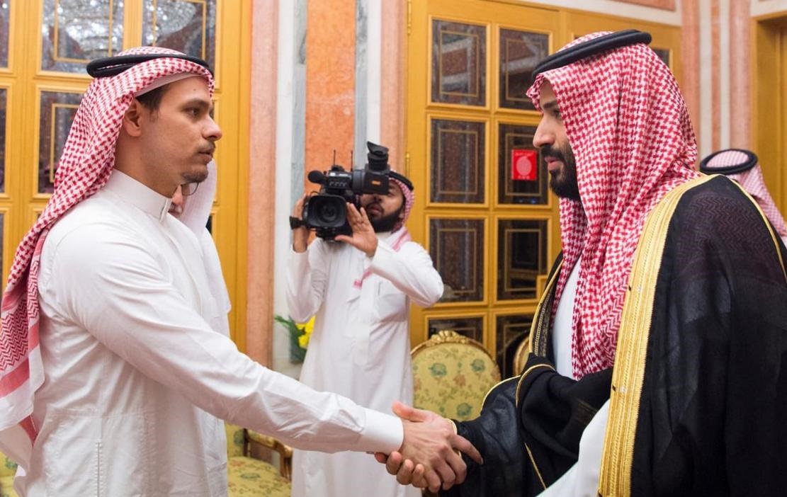 فیلم | دیدار ولیعهد و شاه عربستان با پسران خاشقجی